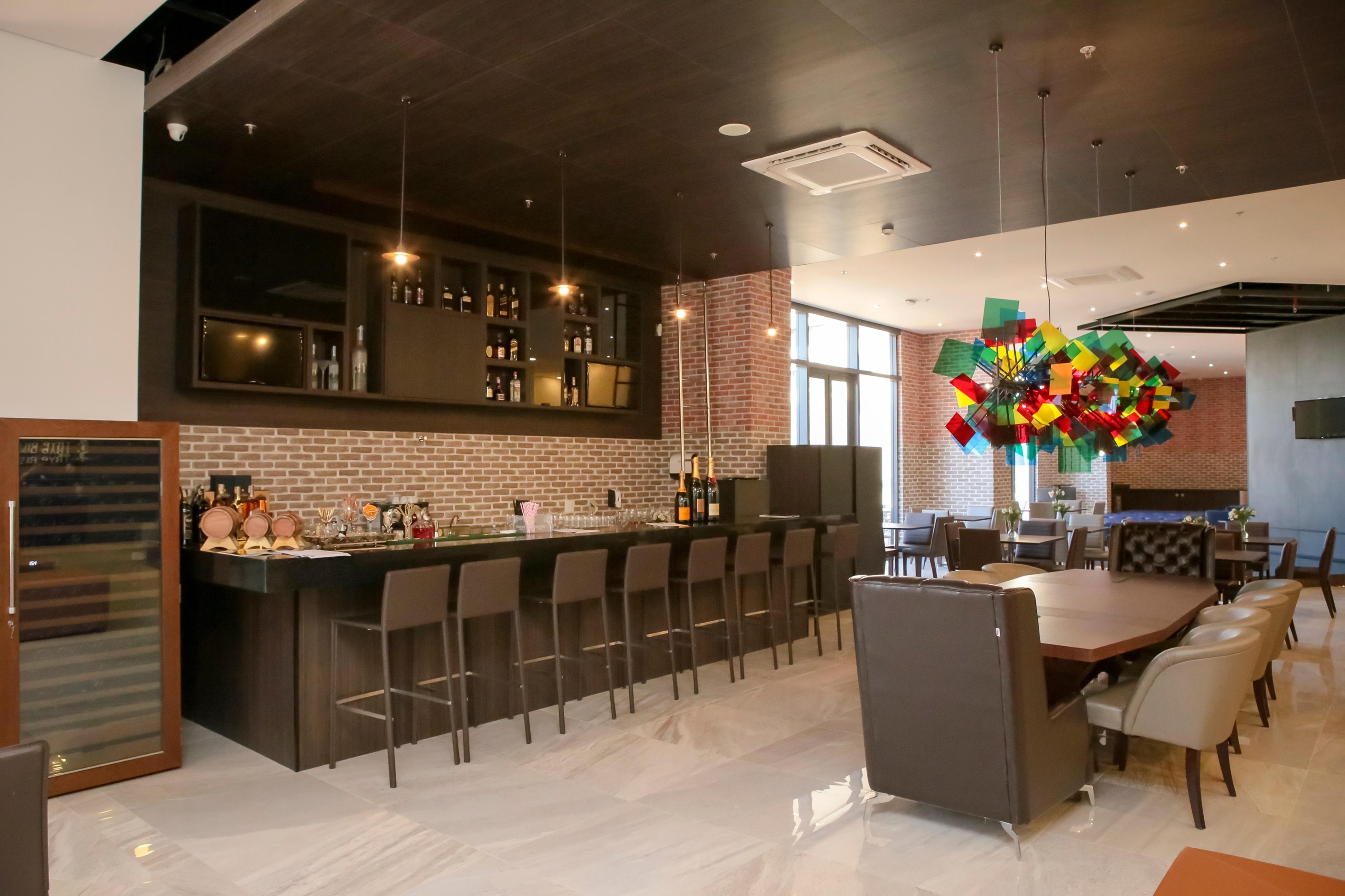 ทริป บาย วินด์แฮม ริเบเรา เปรโต Hotel ฮิเบเราเปรโต ภายนอก รูปภาพ The interior of the restaurant