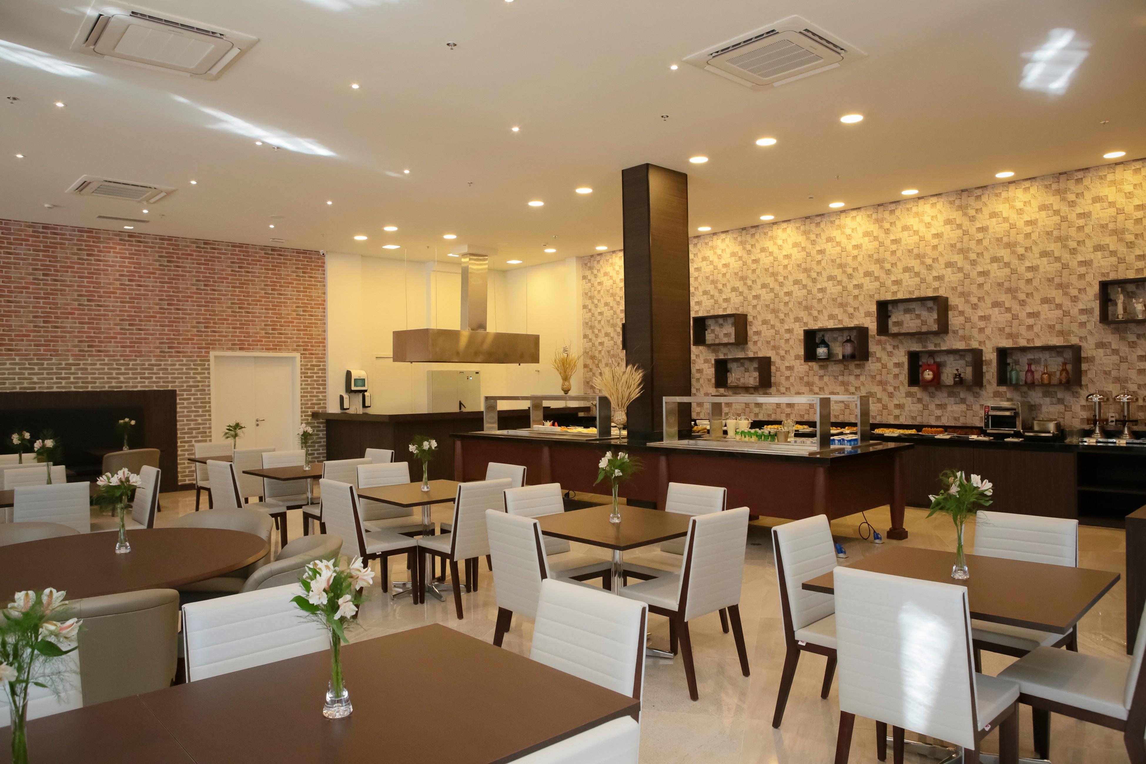 ทริป บาย วินด์แฮม ริเบเรา เปรโต Hotel ฮิเบเราเปรโต ภายนอก รูปภาพ The dining room