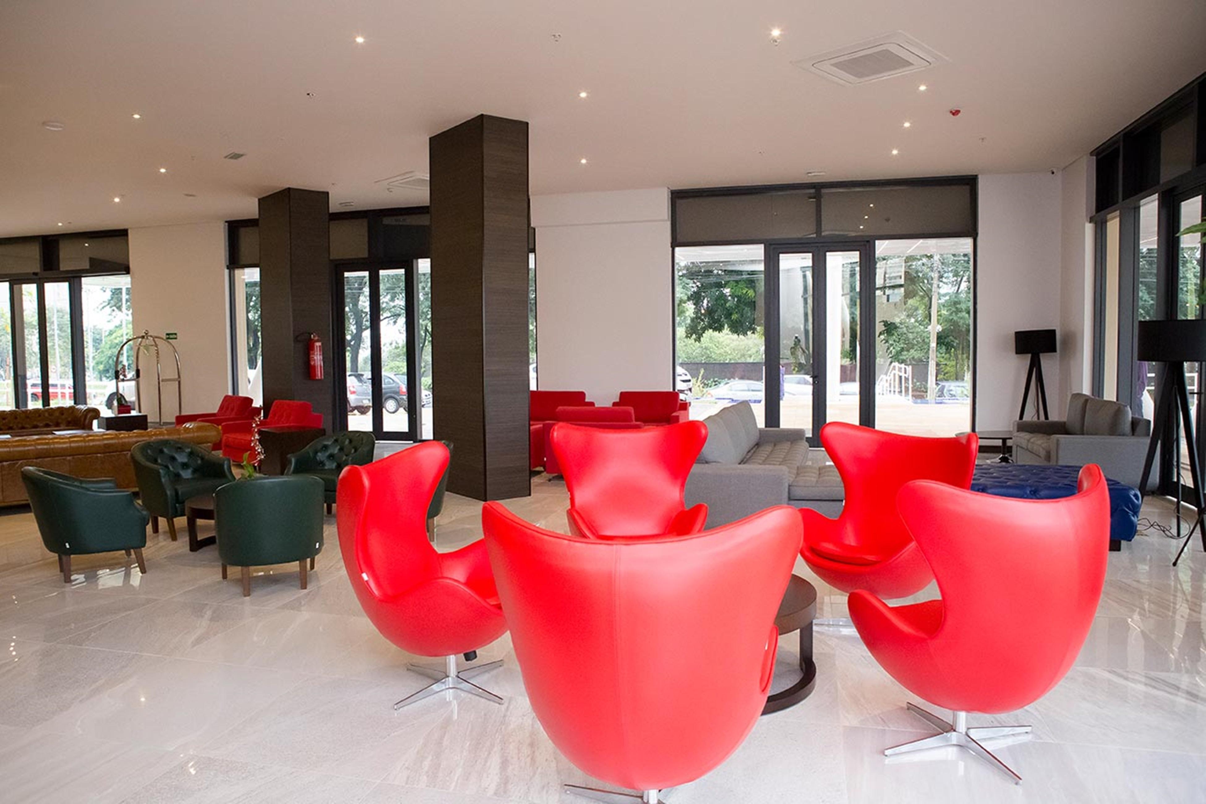 ทริป บาย วินด์แฮม ริเบเรา เปรโต Hotel ฮิเบเราเปรโต ภายนอก รูปภาพ The lounge at the airport
