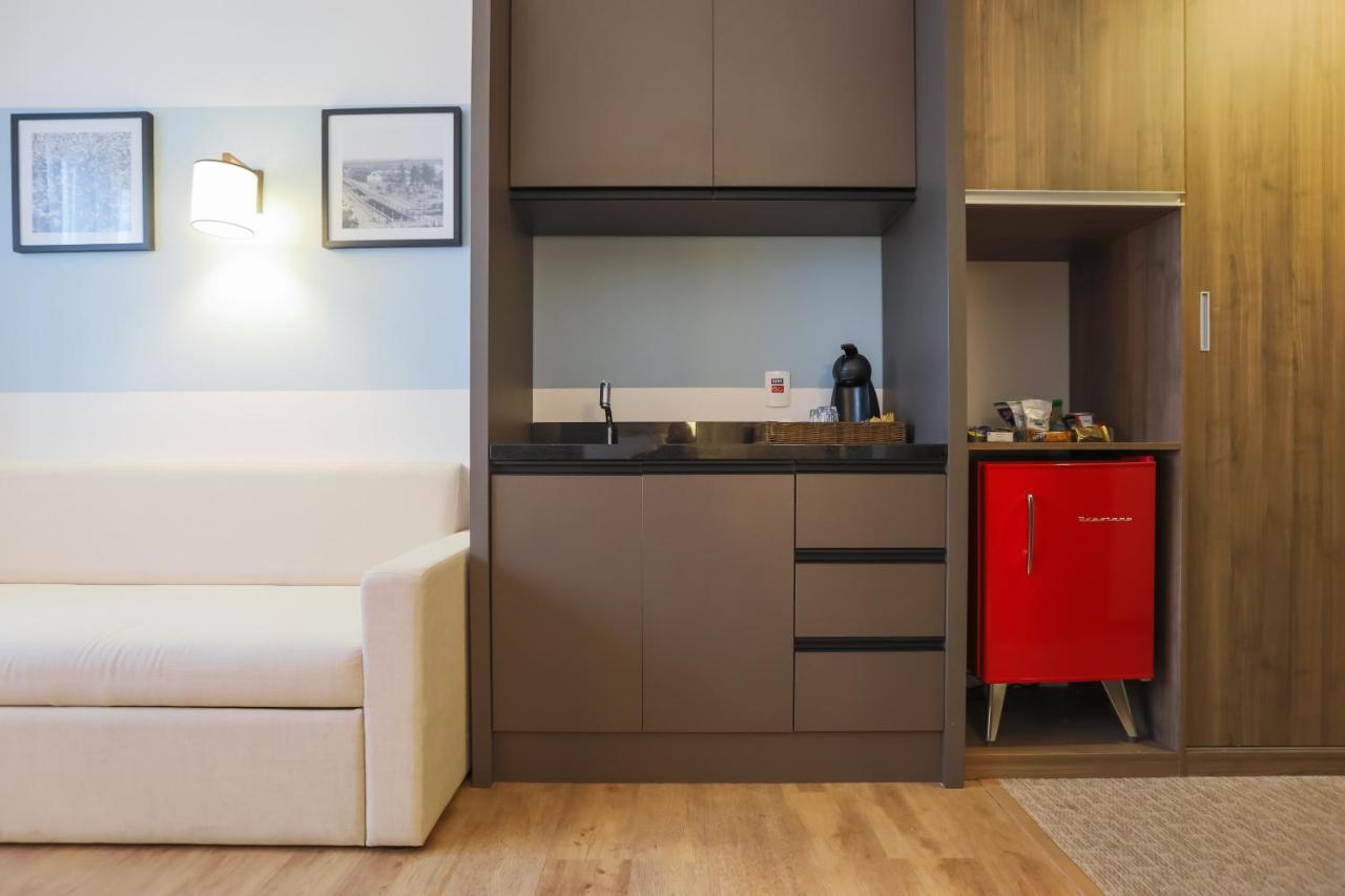 ทริป บาย วินด์แฮม ริเบเรา เปรโต Hotel ฮิเบเราเปรโต ภายนอก รูปภาพ A kitchenette in a hotel room