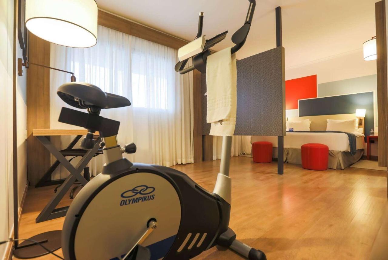 ทริป บาย วินด์แฮม ริเบเรา เปรโต Hotel ฮิเบเราเปรโต ภายนอก รูปภาพ An exercise bike in a hotel room