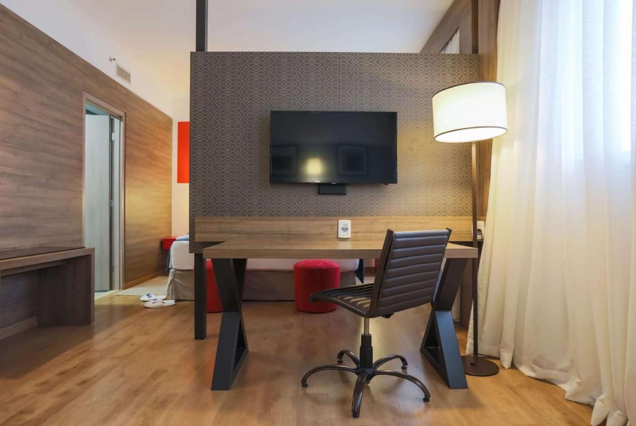 ทริป บาย วินด์แฮม ริเบเรา เปรโต Hotel ฮิเบเราเปรโต ภายนอก รูปภาพ A room at the hotel