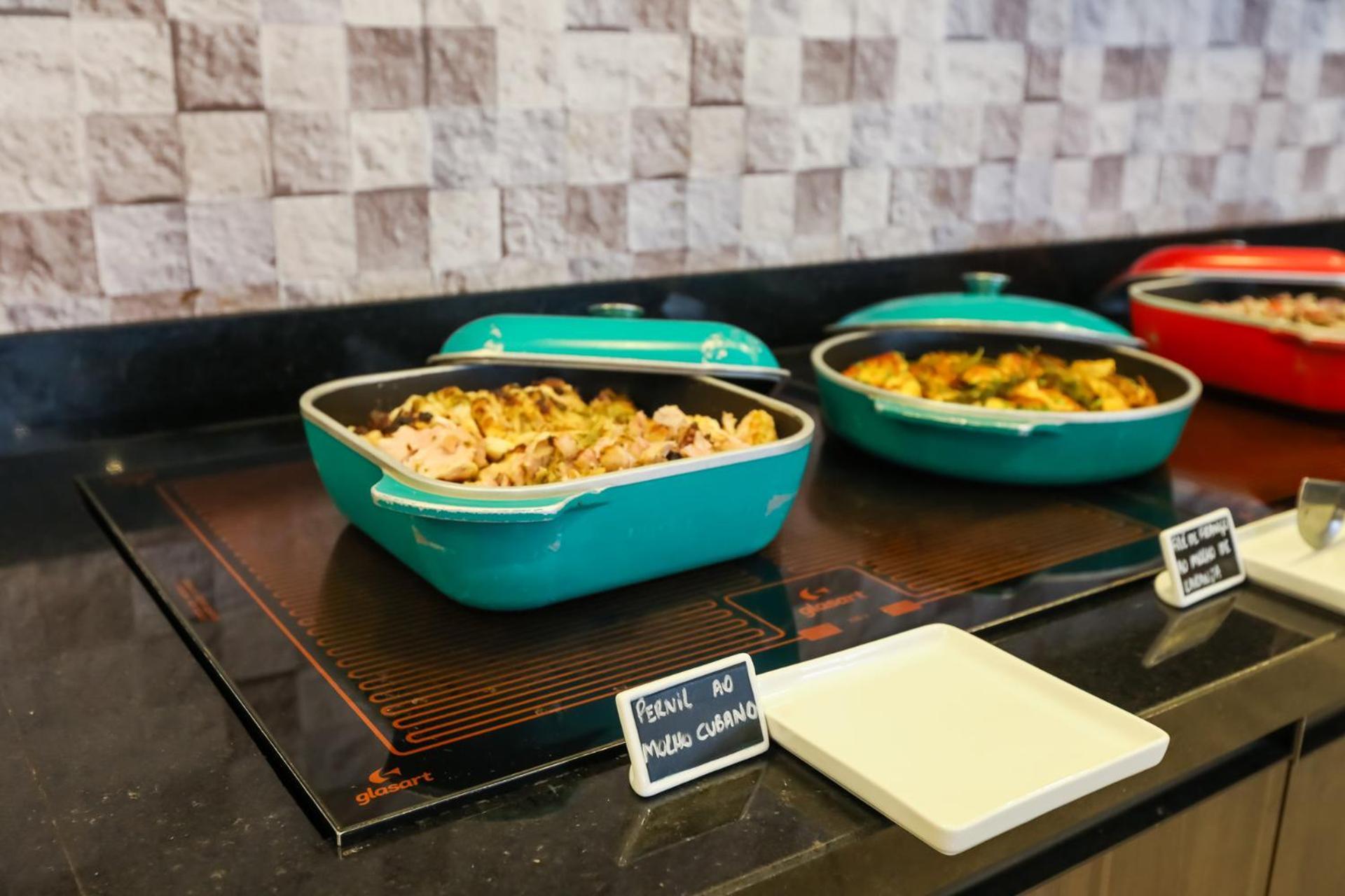 ทริป บาย วินด์แฮม ริเบเรา เปรโต Hotel ฮิเบเราเปรโต ภายนอก รูปภาพ A hot plate