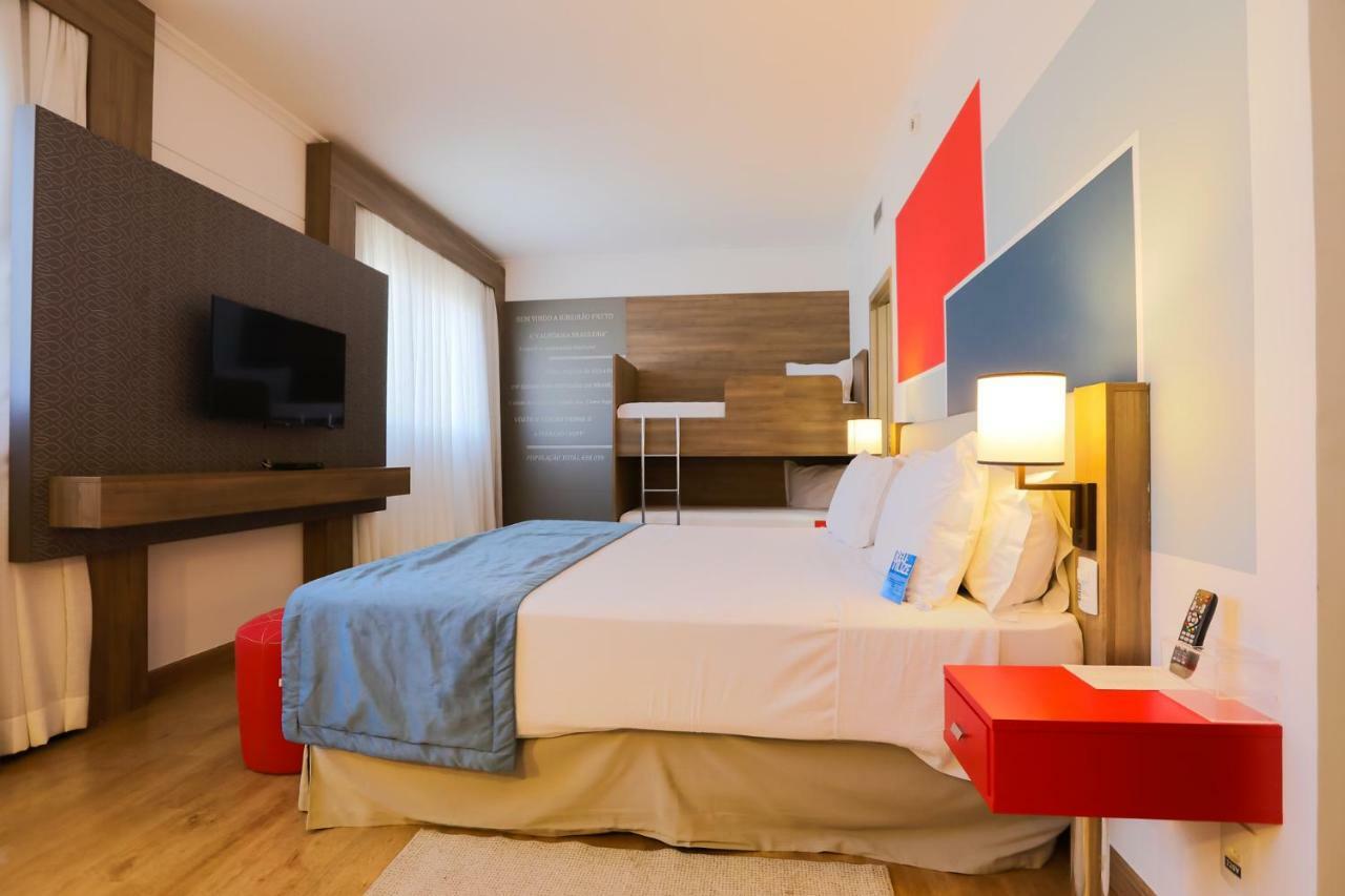 ทริป บาย วินด์แฮม ริเบเรา เปรโต Hotel ฮิเบเราเปรโต ภายนอก รูปภาพ A room at the hotel