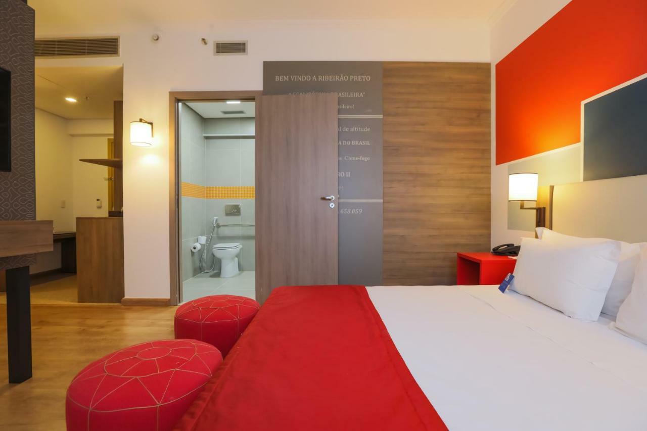ทริป บาย วินด์แฮม ริเบเรา เปรโต Hotel ฮิเบเราเปรโต ภายนอก รูปภาพ A room at the hotel