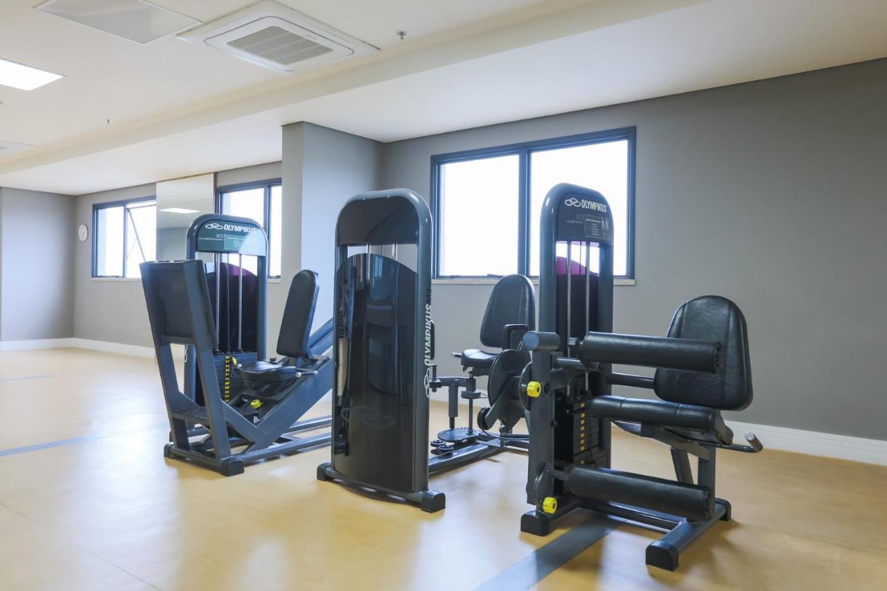 ทริป บาย วินด์แฮม ริเบเรา เปรโต Hotel ฮิเบเราเปรโต ภายนอก รูปภาพ Leg press and leg curl machines